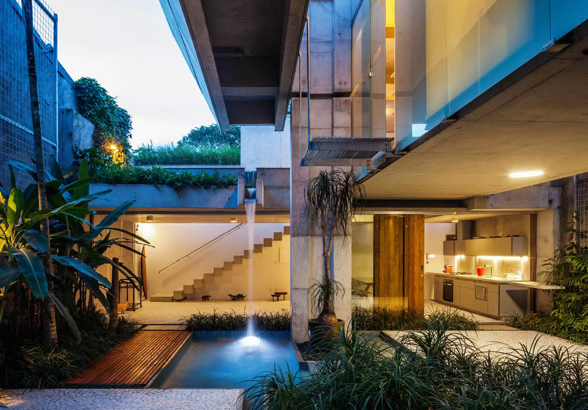 Weekend House i São Paulo (tegnet i 2010-2011, bygd i 2014)