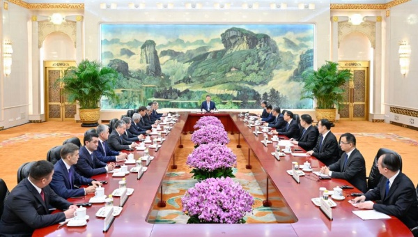 Xi meets heads of foreign delegations attending SCO council of foreign ministers meeting