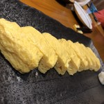 Izakaya Oumi - 定番だけど出汁が凄い卵焼き。
      大きさ（卵を使う数）でオーダー出来ます
