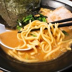 横浜家系ラーメン 武骨家  - 麺アップ