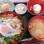 Michi no Eki Sannohe - かけめし丼定食