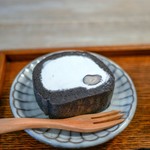 Shiroi Kuro - ☆黒豆塩ロールケーキ 400円