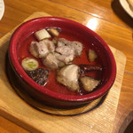 コシーナ シエスタ - A原木しいたけと赤どりのアヒージョ