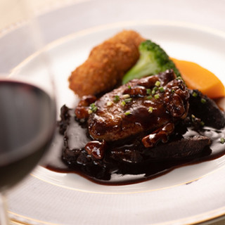 "Enjoy the Seasonal Delicacies to the Fullest with Our Chef's Choice Course"