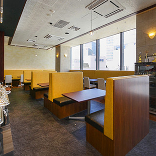 "A high-quality space filled with a sense of openness and a relaxing atmosphere. Private rooms available."