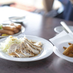Izu Take - この日もあった！ 絶品鶏胸肉のボイル（仮称）。右はゴボウの唐揚げ400円。