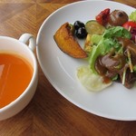 イタリアンダイニングベルラーゴ - 野菜とアンティパストバー＆冷たいキャロットスープ