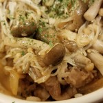 すき家 - きのこペペロンチーノ牛丼（ミニ）