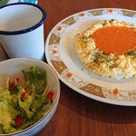ミントカフェ - トマトとカニクリームソースのオムライス 980円(税込)