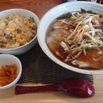 Rojiura Shokudo - 魚介系ラーメン(正油) 780円、半チャーシューハン 390円(全て税込)