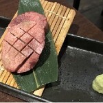 牛角 - 霜降り上タン塩