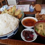 イースト・ロード - かなりのボリュームだけど…野菜中心なのでヘルシー？