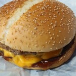 McDonald's Tama Nyutau N Toriten - サムライマック 炙り醤油風ダブル肉厚ビーフ490円(税込:以下同)開封～
