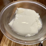 Benitora Gyoza Bo Kumamoto Tsuruya Hyakkaten - 黒胡麻坦々麺セットの杏仁豆腐