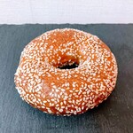 Kassel Cafe Minamiotaekimaeten - ゴマベーグル（プレッツェルの生地のベーグル）