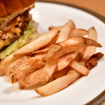 ファイアーハウス デリバリーサービス - 【バーコンチーズバーガー@1,590円＋トッピング エッグ@110円】フレンチフライ