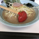 ニューラーメンショップ - ネギラーメン中、800円。