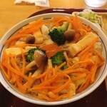Yamamoto - 炊き込みご飯　ニンジンが矢鱈に目立ちます