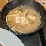 Matsuya Gyotoku Ten - 味噌汁
                        テイクアウトだと付かない
                        ポットから入れるのが興ざめだがそこそこ美味い