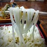 Tezukuri Udon Keyaki - 適度な太さ厚みでつるつるもちもちでたまらん食感！