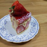 パティスリー リョーコ - 難しいけど、これはカットできます。