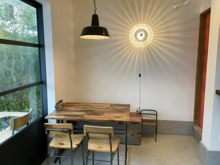 Universal Bakes and Cafe - ナチュラル・モダンな店