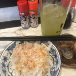 立ち呑み処 寄り屋 - 新玉ネギのおかか和え