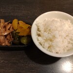 にら壱 - ライスと季節の漬物
