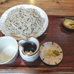 Soba Dokoro Mikado - みかど抹茶セット！右側に妙なスペースが？！