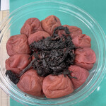 Kumagaya Nouen Umeboshi Chokubaijo Hon Ten - 紫蘇も美味しい。