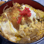 Oshiro - 2021年8月。カツ丼760円。小鉢とお新香付き。
