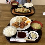 Shokujidokoro Tecchan - 注文品全景。いただきまーす！(^人^)(^人^)