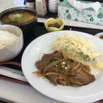 角山食堂 - 豚のこく味味噌焼き定食ハーフラーメンセット