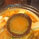 Akakara Nabe to Seseri Yaki no Yakiniku Izakaya Akakara Fuji Ten - おつゆ
