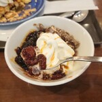 サンマルクカフェ - アイスクリームをスプーンですくった図