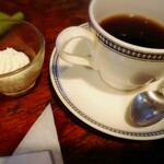 Coffee Yarou - ランチセットのコーヒー(￥300)。
                        バターの風味が効いたクリーム付き。