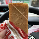 ファミリーマート - 料理写真:アイスがウェハースでサンドされてます。