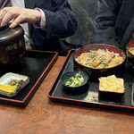 田舎屋 - 同僚たちはうどんのセット♪