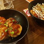 Dashi Tako Takoyaki Toro Takoya - 左:味噌たこ焼き、右:大玉たこ焼き