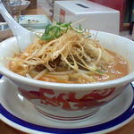 風風ラーメン - ピリ辛ネギ坦々麺（横から）