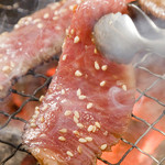 Kawasaki Meibutsu Sumibi Yakiniku Shokudoen - 炭火で食べる事によりおいしさ２倍！！無煙ロースターなので、匂いが気になりません★