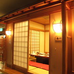 Kawasaki Meibutsu Sumibi Yakiniku Shokudoen - 個室の外観はまるで料亭