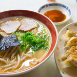 江華 - ラーメン450円、餃子400円