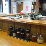 Ramen Kirin - 右奥からの店内