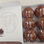 定山坊まんじゅう - 定山坊まんじゅう　１箱６個入り　６００円　箱を開けると　【　２０１３年８月　】