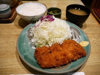 Tonkatsu Katsuhiro - ひれかつ定食 1470円。