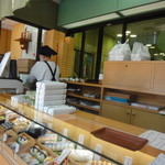 On Sushi Dokoro Daigo - 駅の売店内