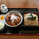 Restaurant Mashu - 道東産厳選ポークを蕎麦屋ならではの秘伝タレで絡め焼く豚丼は絶品の味。摩周そばとセットで！