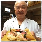 Taka Zushi - 皆様こんにちは。
                      今日はお寿司屋さんで
                      ランチタイムです。
                      (食べら)を見たで
                      お茶飲み放題です。(^^)