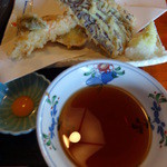 Kami Yama - 天麩羅盛り合わせと天汁（単品、１，０００円）